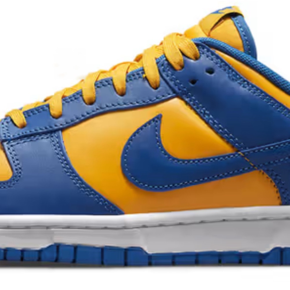 Nike Men’s Blue and Yellow Sneakers